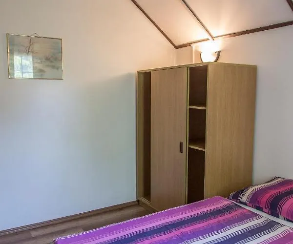 Aranysello Vendeghaz Konukevi Abádszalók